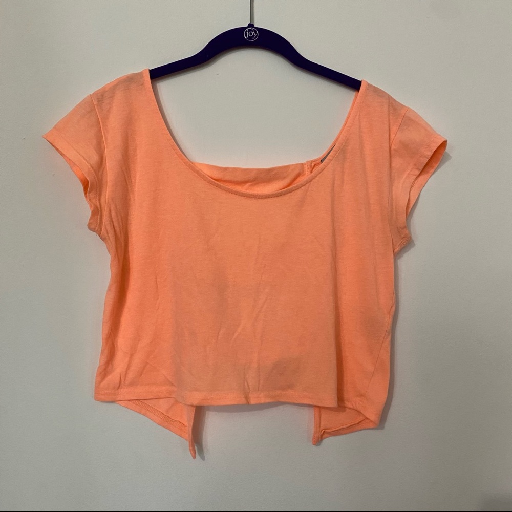 Salmon-Colored Crop Top w/ Back Cutouts Size M 🍉